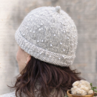 БЕЗПЛАТНА Лесна работилница. Шапка с пискюл, плетена с игли 