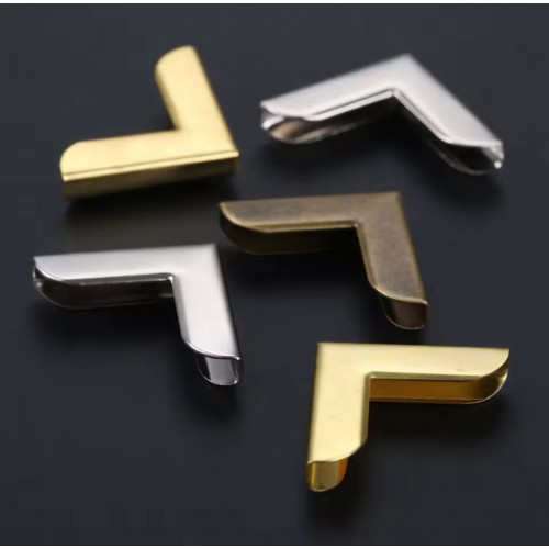 Метален ъгъл