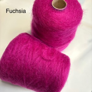 Прежда от Италия 75% мохер • 25% мериносова вълна, цвят fuchsia Прежда от Италия 75% мохер • 25% мериносова вълна, цвят fuchsia