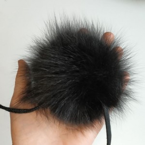 Помпон от естествена кожа черен Помпон от естествена кожа черен