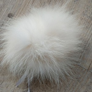 Помпон  БЯЛ от естествена кожа  12-14 cm