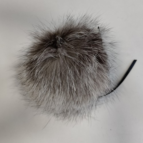 Помпон от естествена кожа, бяло-сив 12-13 cm Помпон от естествена кожа, бяло-сив 12-13 cm