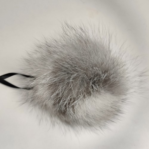 Помпон от естествена кожа, бяло-сив 12-13 cm Помпон от естествена кожа, бяло-сив 12-13 cm