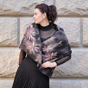 Дизайнерски шал  "Есенен вятър""