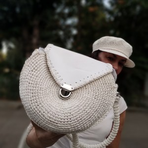 Безплатен видео урок за плетена чанта "Бяла нежност" Безплатен видео урок за плетена чанта "Бяла нежност"