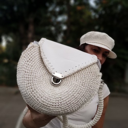 Безплатен видео урок за плетена чанта "Бяла нежност" Безплатен видео урок за плетена чанта "Бяла нежност"