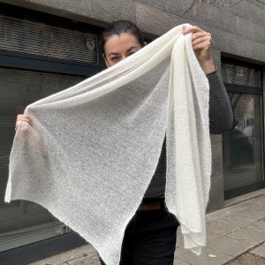 Плетен шал "БЯЛА НЕЖНОСТ" Плетен шал "БЯЛА НЕЖНОСТ"