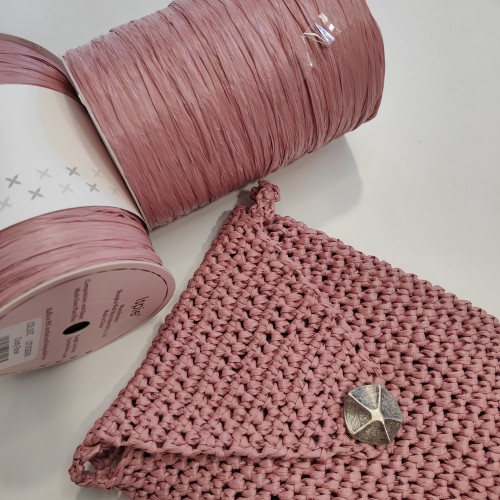 Прежда рафия Ispie 100% вискоза, цвят Dusty Rose 167C Прежда рафия Ispie 100% вискоза, цвят Dusty Rose 167C