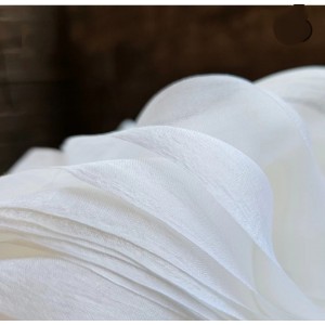 Бяла 100 % естествена коприна  mulberry шир 150 см